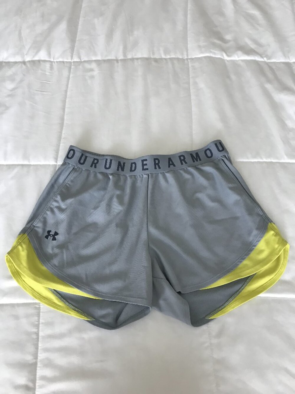 Under Armour workout shorts - size M - lot of 2